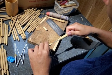 Cử nhân mỹ thuật kiếm hàng chục triệu đồng/tháng từ những... cành tre