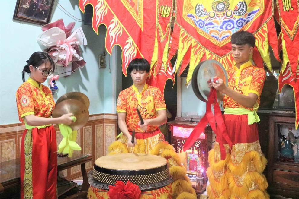 Nghề múa lân sư rồng lao đao trong mùa Tết Trung thu vì dịch covid-19 - 2 Nghề múa lân sư rồng lao đao trong mùa Tết Trung thu vì dịch covid-19 - 2