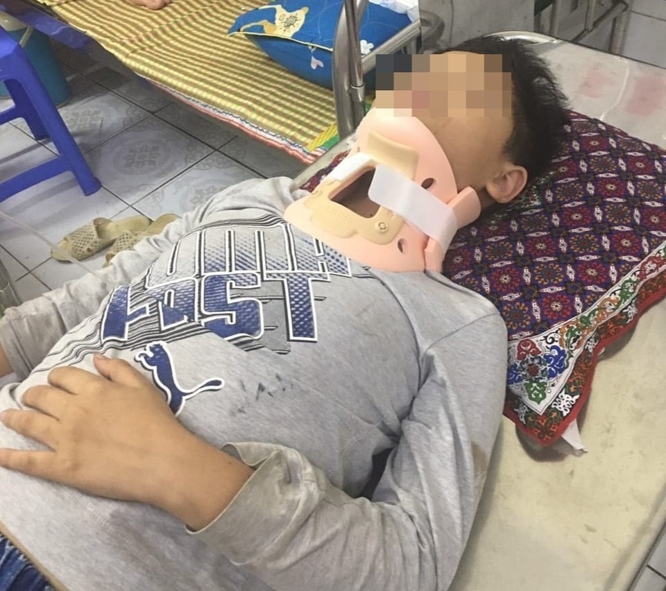 Hưng Yên: Học sinh lớp 4 bị “đàn anh” đánh đến nhập viện - 1 Hưng Yên: Học sinh lớp 4 bị “đàn anh” đánh đến nhập viện - 1