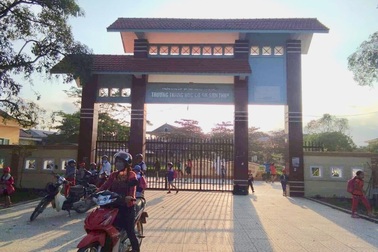 2 nhân viên trường học sử dụng bằng giả để tuyển dụng viên chức