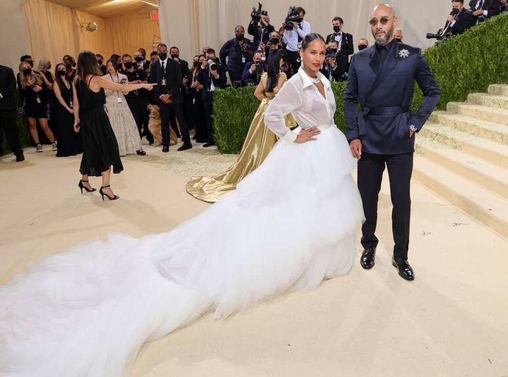 Choáng ngợp với loạt trang phục ấn tượng của mỹ nhân dự MET gala 2021 - 28 Choáng ngợp với loạt trang phục ấn tượng của mỹ nhân dự MET gala 2021 - 28