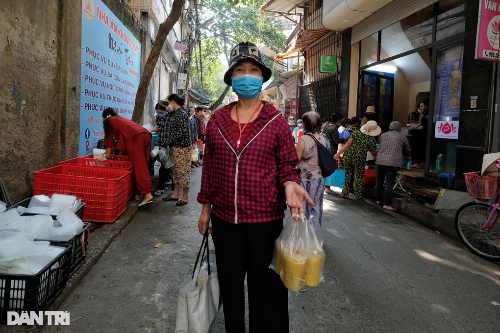 Suất cơm 0 đồng, tiếp thêm lửa cho những mảnh đời cơ cực - 3 Suất cơm 0 đồng, tiếp thêm lửa cho những mảnh đời cơ cực - 3