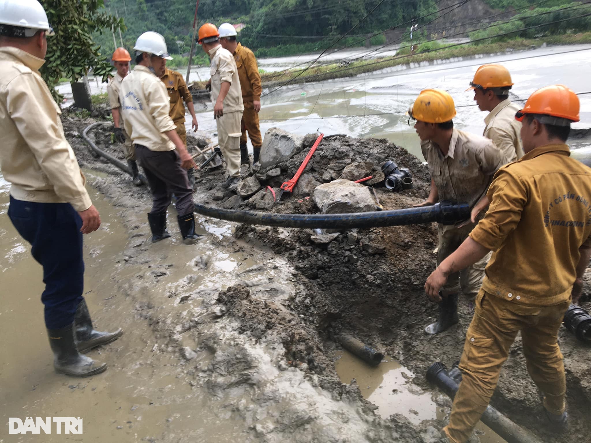 Bộ TN-MT kiểm tra sự cố vỡ hồ thải, Lào Cai tạm đóng cửa nhà máy - 3