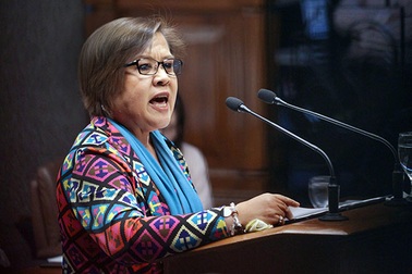 Nữ nghị sĩ Philippines thách tổng thống "dùng súng máy mà bắn tôi"