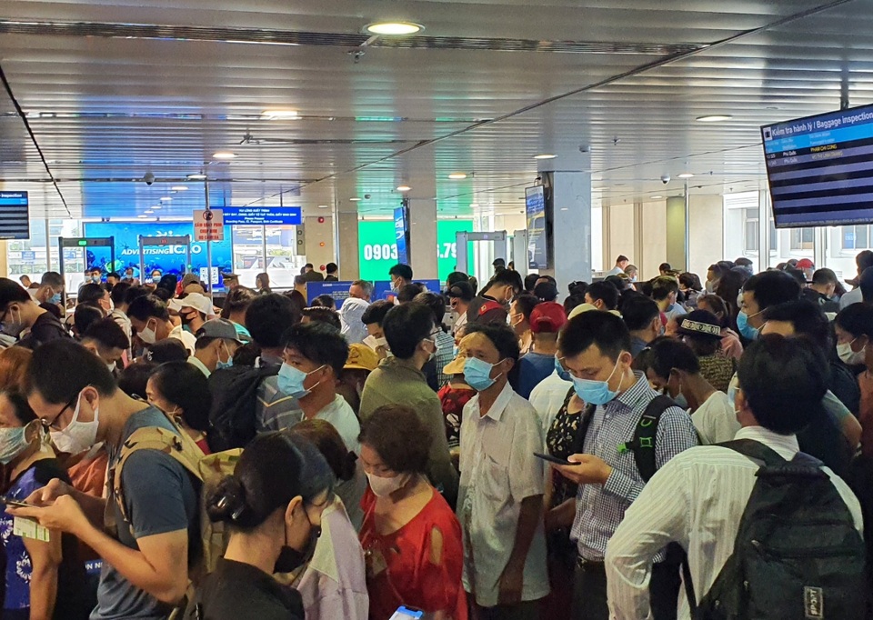 Sân bay Tân Sơn Nhất, ngày cao điểm 631 chuyến bay, gần 100.000 hành khách - 5 Sân bay Tân Sơn Nhất, ngày cao điểm 631 chuyến bay, gần 100.000 hành khách - 5
