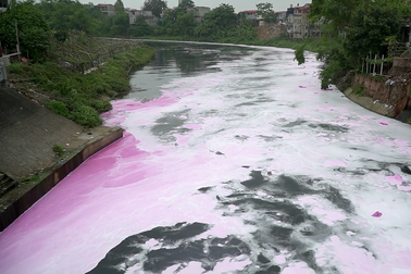 Nước thải ô nhiễm "7 sắc cầu vồng" mùi hôi thối tiếp tục xả ra sông Cầu