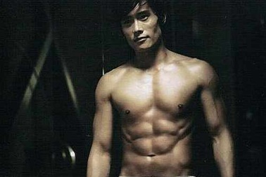 "Bão" scandal gây "tổn thương" hình ảnh thần tượng xứ Hàn