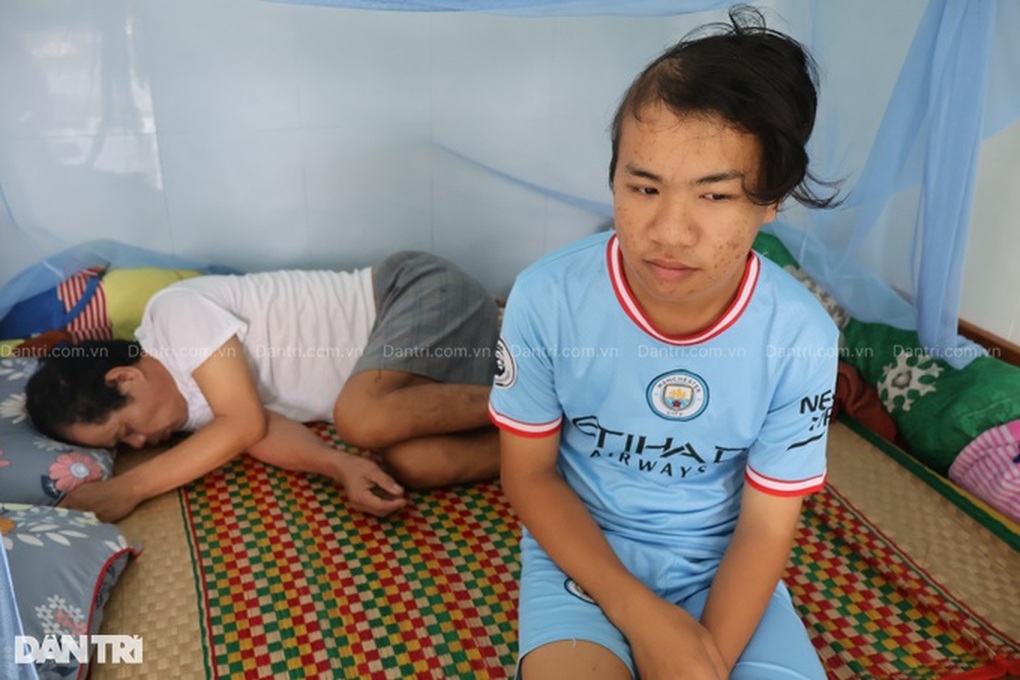 Chồng tai biến liệt giường, con u não, người phụ nữ nghèo khóc cạn nước mắt - 2