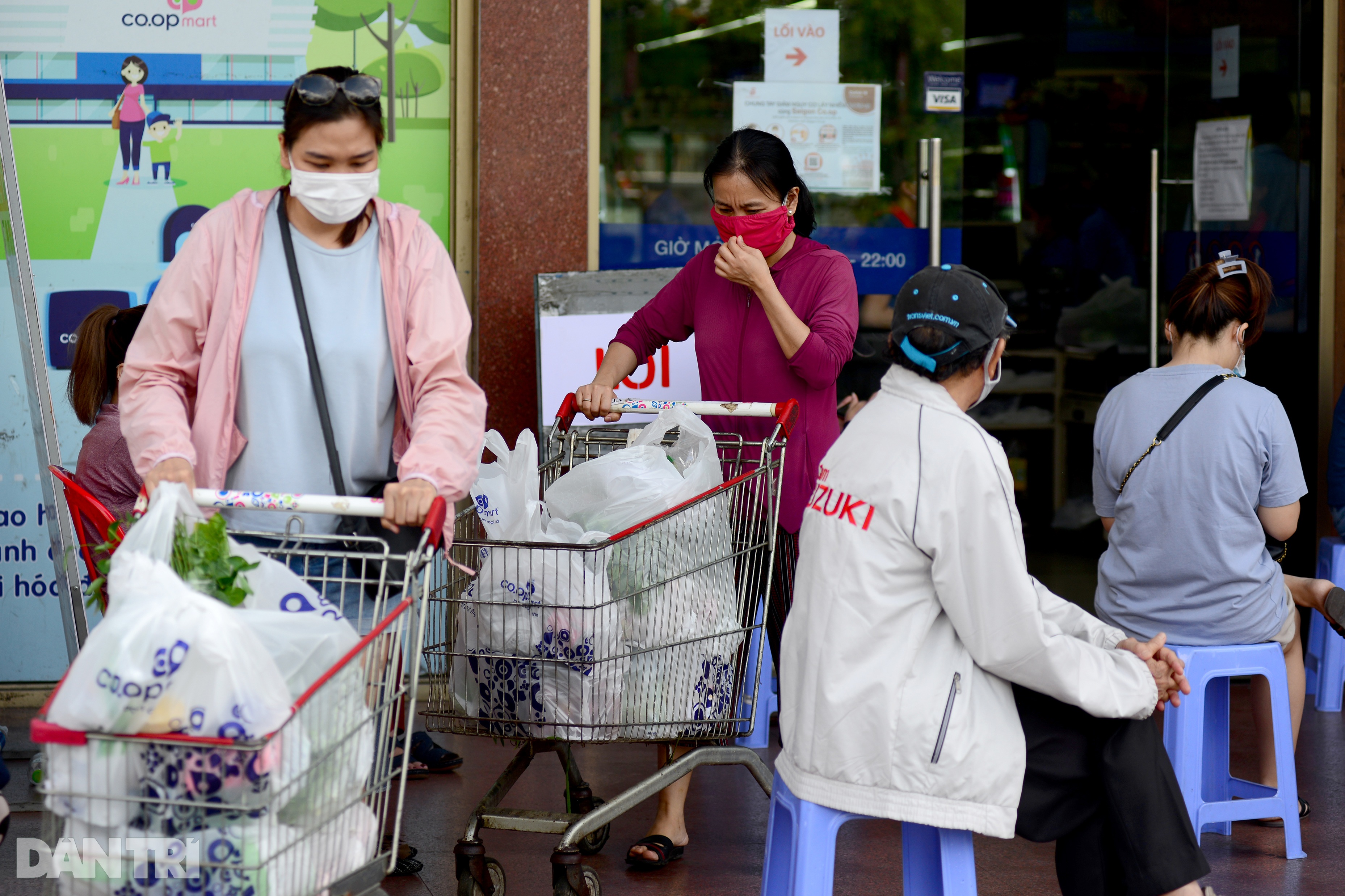 Siêu thị đầu tiên ở TPHCM phát phiếu đi chợ chẵn lẻ, dân mua hàng thế nào? - 15 Siêu thị đầu tiên ở TPHCM phát phiếu đi chợ chẵn lẻ, dân mua hàng thế nào? - 15