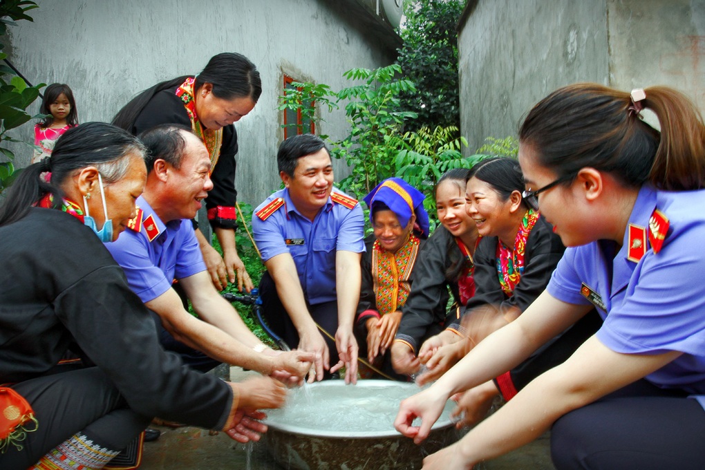 Vận dụng tư tưởng Hồ Chí Minh trong xây dựng phẩm chất liêm, chính cho cán bộ, đảng viên - 2 Vận dụng tư tưởng Hồ Chí Minh trong xây dựng phẩm chất liêm, chính cho cán bộ, đảng viên - 2