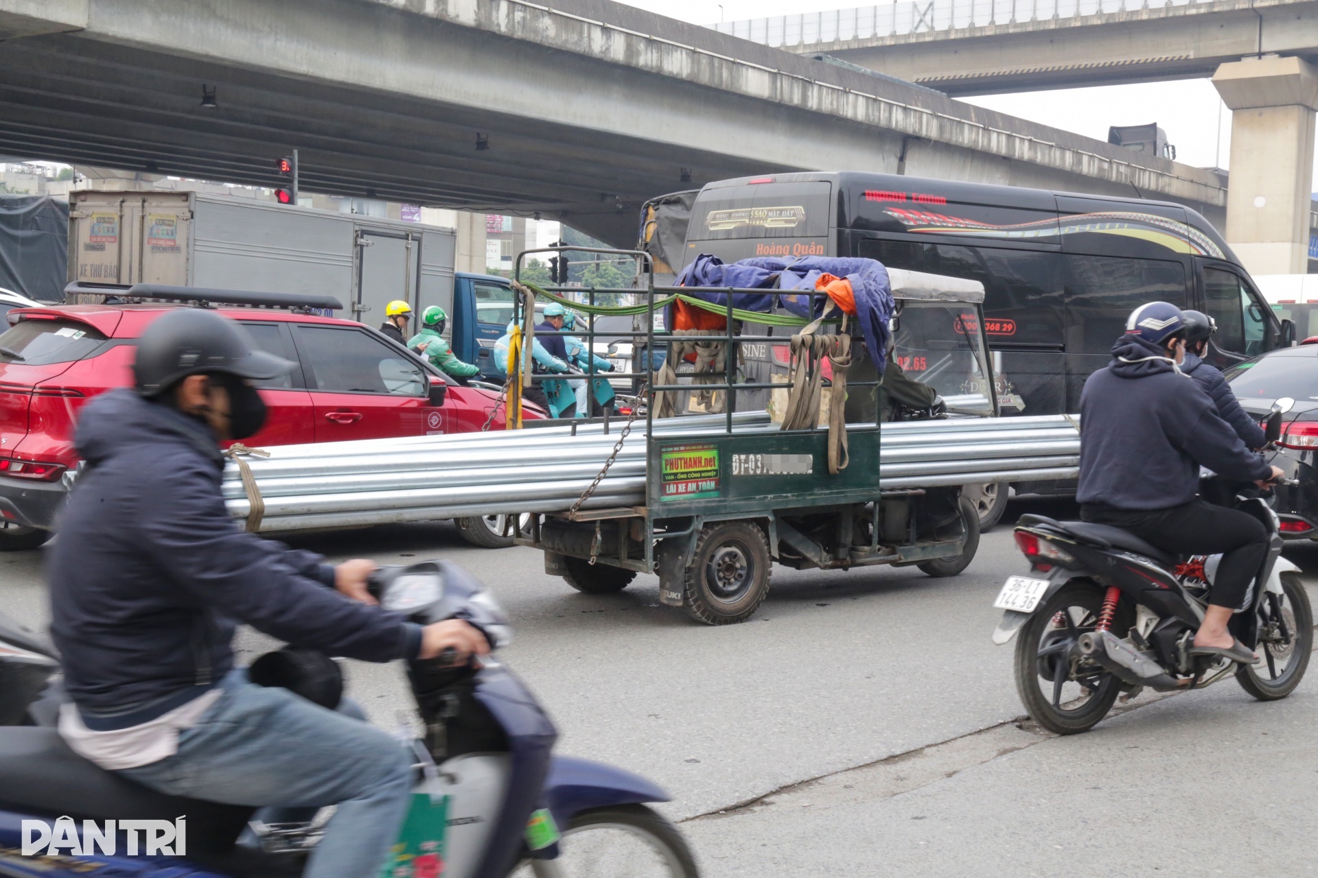 Bị CSGT phạt vì chở hàng cồng kềnh, tài xế nói do phải mưu sinh - 3