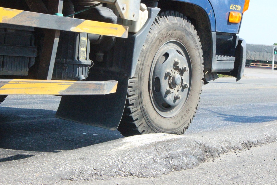 Hết hồn với những luống khoai chết người trên đường - 6 Hết hồn với những luống khoai chết người trên đường - 6