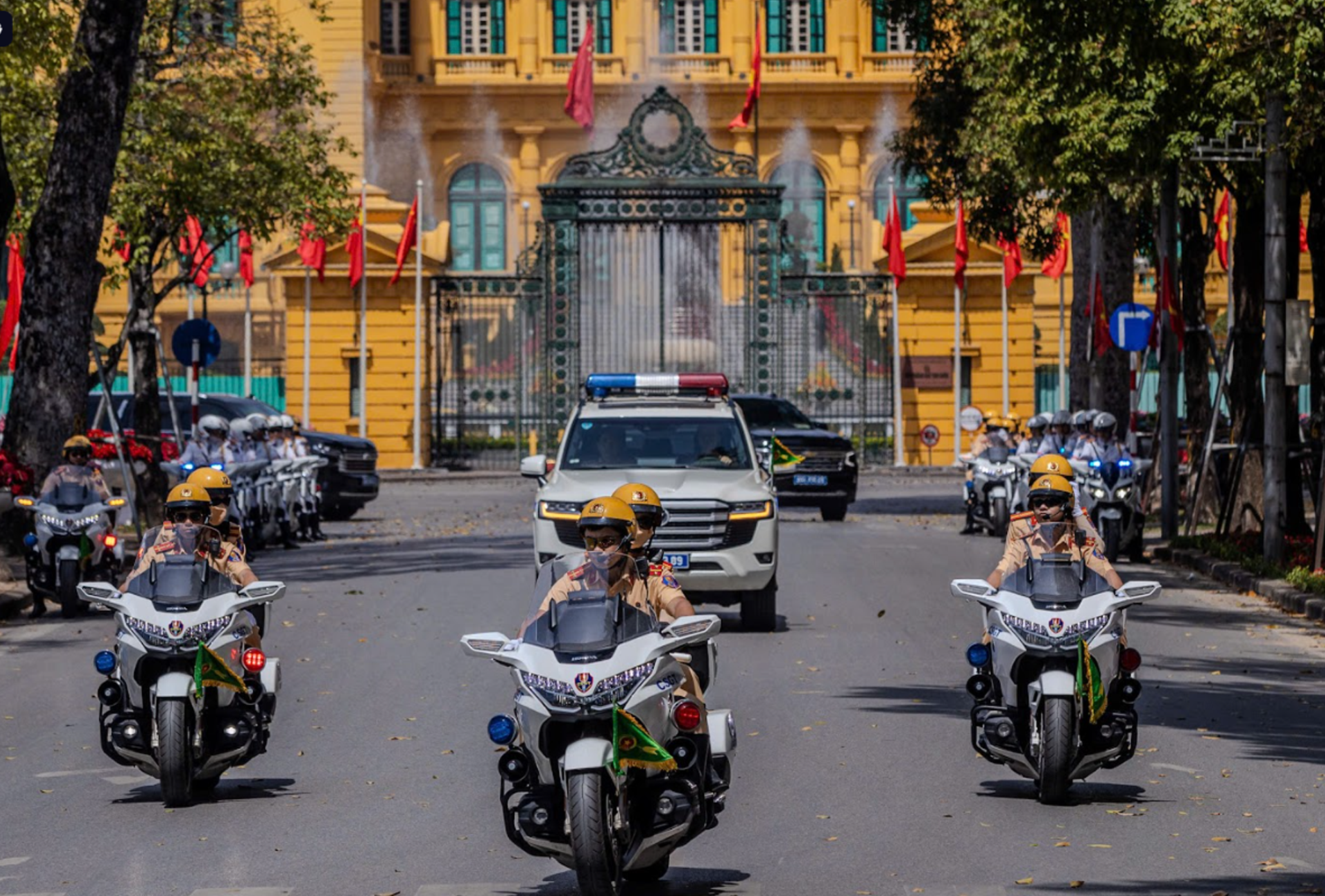 Phía sau A80: Những chiến sĩ áo vàng “mở đường” cho ngày hội non sông - 10 Phía sau A80: Những chiến sĩ áo vàng “mở đường” cho ngày hội non sông - 10