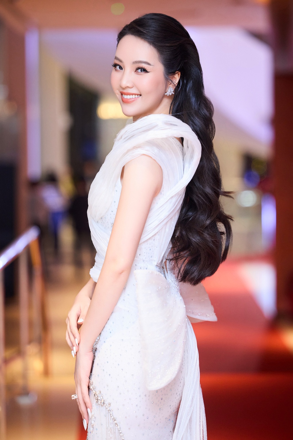 Á hậu Thụy Vân chia sẻ nguyên tắc bất di bất dịch khi dẫn chương trình - 3 Á hậu Thụy Vân chia sẻ nguyên tắc bất di bất dịch khi dẫn chương trình - 3