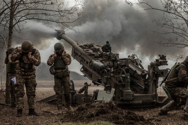 Động thái khẩn cấp của Ukraine trước nguy cơ thất thủ ở "vành đai pháo đài"