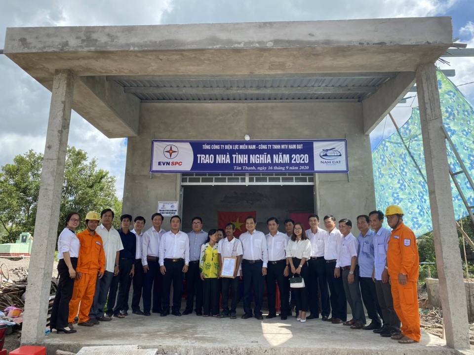 Trao nhà tình nghĩa và xe đạp tại Long An - 1 Trao nhà tình nghĩa và xe đạp tại Long An - 1