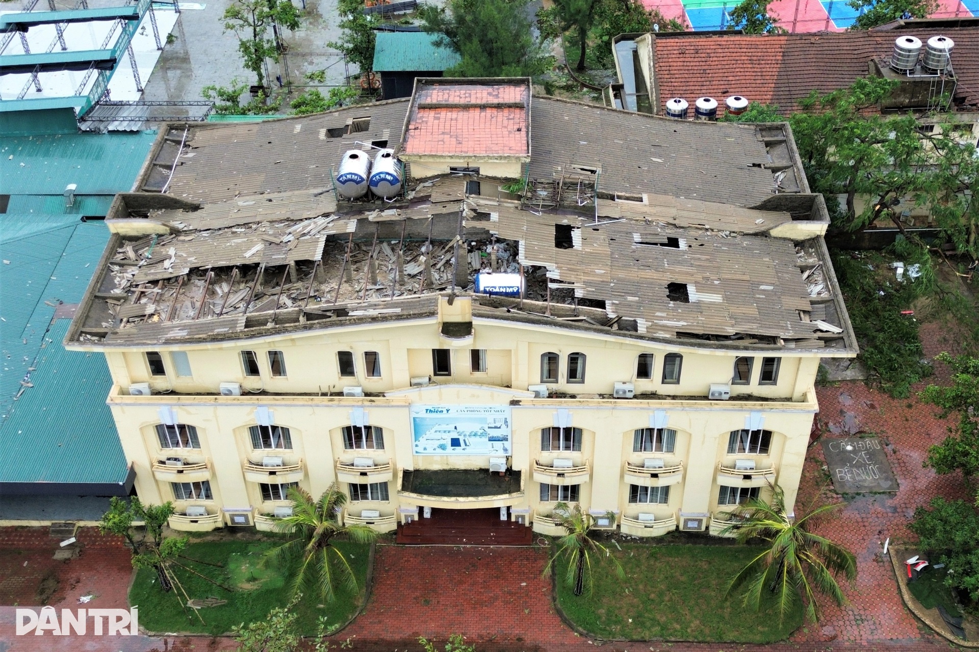 Chưa dọn dẹp hết ngổn ngang sau bão Kajiki, người dân lại lo thiên tai mới - 1