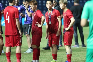 Công Phượng về nước làm visa chờ sang Pháp thi đấu