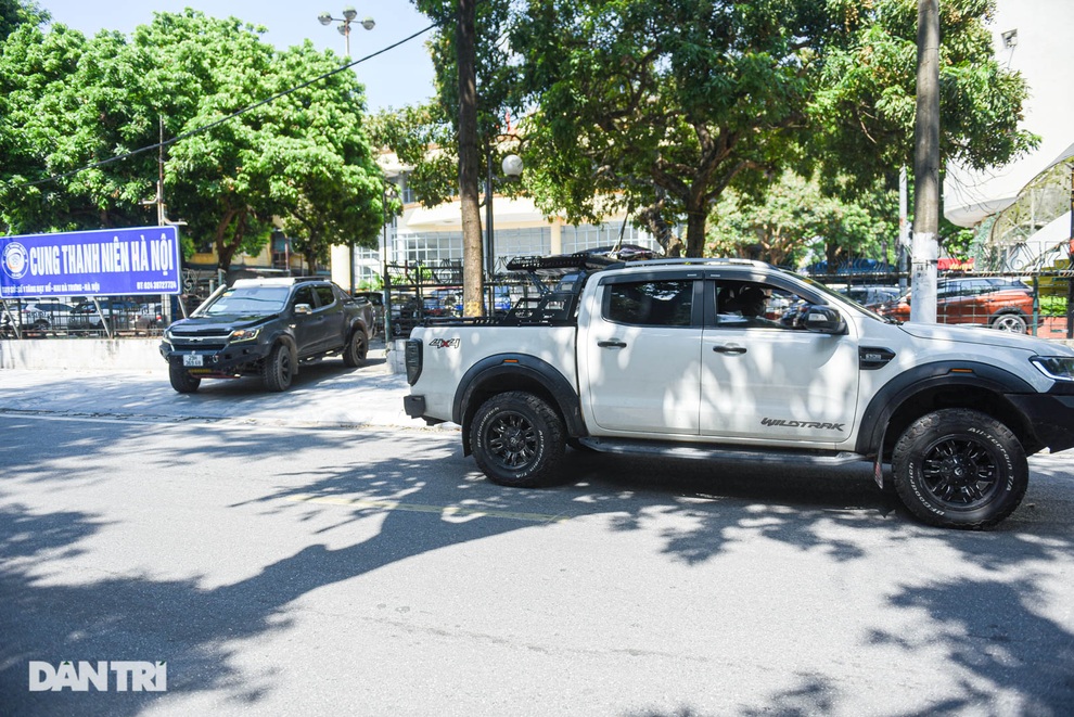 Dàn ô tô địa hình làm nhiệm vụ đặc biệt trong những ngày giãn cách xã hội - 5 Dàn ô tô địa hình làm nhiệm vụ đặc biệt trong những ngày giãn cách xã hội - 5