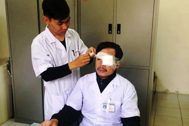 Người hành hung bác sĩ 115 là anh trai của bệnh nhân