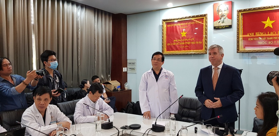 Đêm nay, phi công người Anh trở lại bầu trời bay về quê hương - 7 Đêm nay, phi công người Anh trở lại bầu trời bay về quê hương - 7