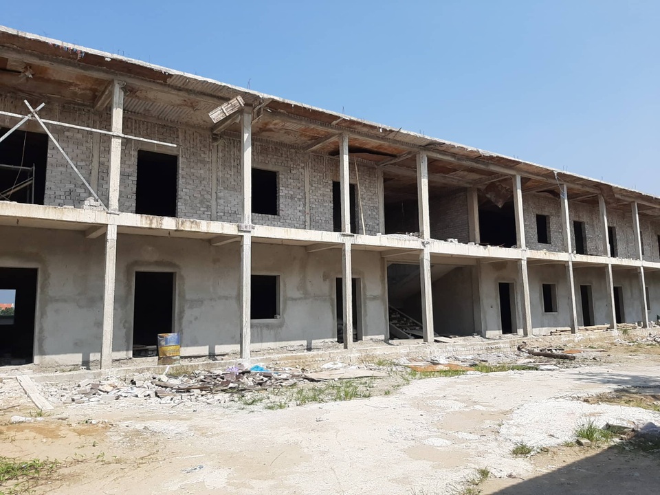 Rầm rộ khởi công các dự án trường học rồi đồng loạt “đắp chiếu” - 1 Rầm rộ khởi công các dự án trường học rồi đồng loạt “đắp chiếu” - 1
