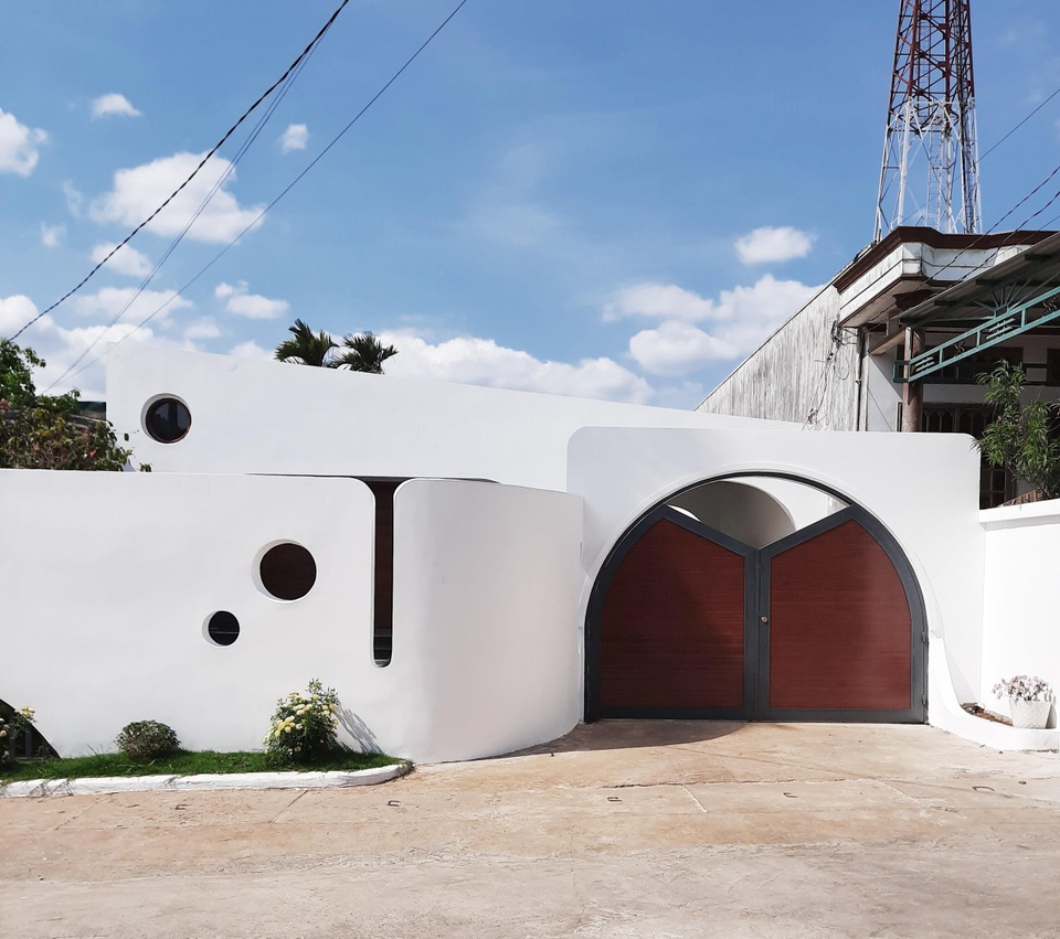 Khó rời mắt với ngôi nhà hình khối độc lạ của cặp vợ chồng ở  Đắk Lắk - 10