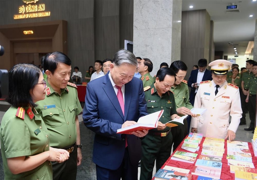 Tổng Bí thư Tô Lâm: Công an nhân dân vì Đảng, vì dân - 4 Tổng Bí thư Tô Lâm: Công an nhân dân vì Đảng, vì dân - 4