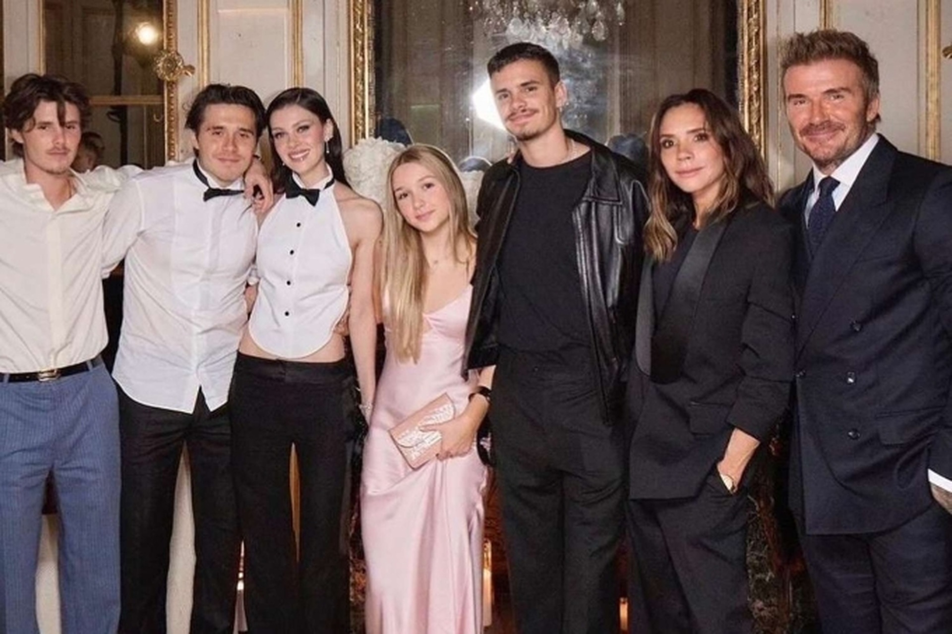Nhà Beckham dằn mặt con dâu khi con trai cả khoe kỳ nghỉ xa hoa bên vợ - 10 Nhà Beckham dằn mặt con dâu khi con trai cả khoe kỳ nghỉ xa hoa bên vợ - 10