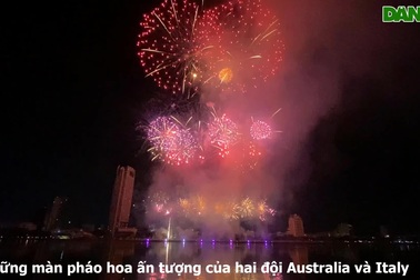 Những màn pháo hoa ấn tượng của hai đội Australia và Italy