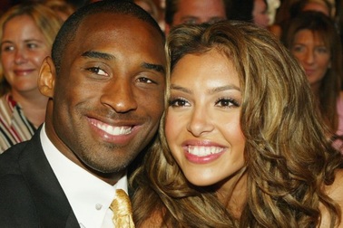 Nghẹn ngào nhìn lại chuyện tình 20 năm ngọt ngào và sóng gió của huyền thoại bóng rổ vừa tử nạn