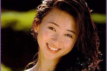 Hoa hậu bị bố mẹ từ mặt vì cảnh "nóng" vượt sóng gió, hiện sống hạnh phúc