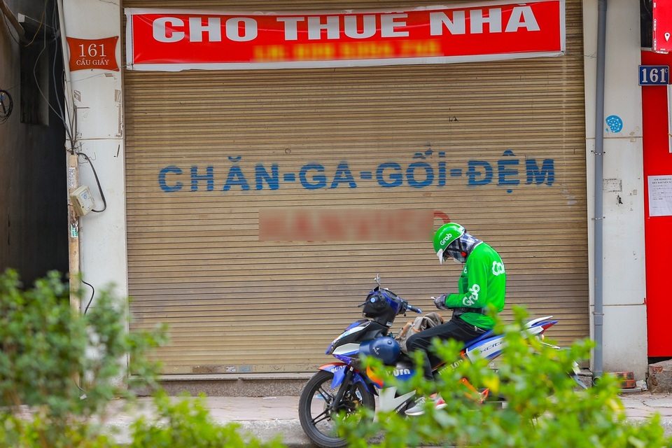 Lại thêm làn sóng trả mặt bằng ở những tuyến phố sầm uất bậc nhất Hà Nội - 11 Lại thêm làn sóng trả mặt bằng ở những tuyến phố sầm uất bậc nhất Hà Nội - 11