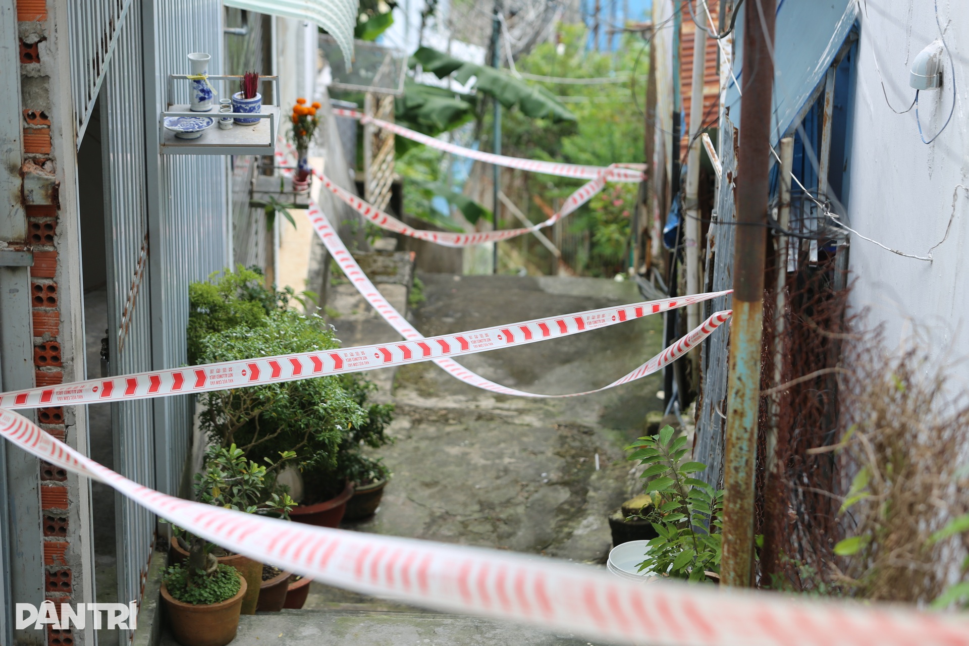 Cận cảnh khu vực nguy cơ sạt lở khiến 19 hộ dân Vũng Tàu di dời trong đêm - 8 Cận cảnh khu vực nguy cơ sạt lở khiến 19 hộ dân Vũng Tàu di dời trong đêm - 8