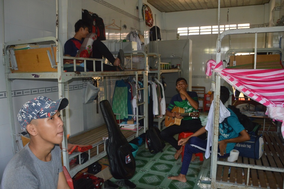 Khẩn trương dọn dẹp nội trú, vệ sinh trường lớp đón học sinh - 6 Khẩn trương dọn dẹp nội trú, vệ sinh trường lớp đón học sinh - 6