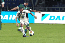 HLV Thái Lan phản ứng khi Chanathip bị chơi xấu, đội nhà mất chức vô địch