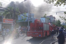 Quán bar bất ngờ cháy lớn khi đang đóng cửa vì Covid-19