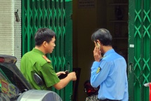 Công an đến quán bị khách Trung Quốc tố "chặt chém", biển hiệu được gỡ ra