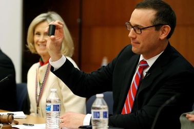 Mỹ tìm ứng viên thắng cử hạ viện bang bằng bốc thăm may mắn