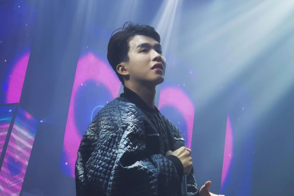 Chủ nhân hit Tòng phu choáng vì cát-xê tăng, cuộc sống thay đổi - 2 Chủ nhân hit Tòng phu choáng vì cát-xê tăng, cuộc sống thay đổi - 2
