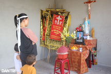 Chồng đột tử trên biển, người vợ mang thai đứa con thứ 4 gục ngã