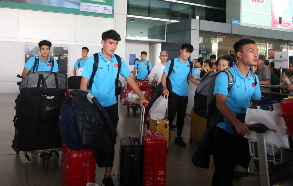 U23 Việt Nam về đến TPHCM sau chuyến tập huấn tại Hàn Quốc - 1