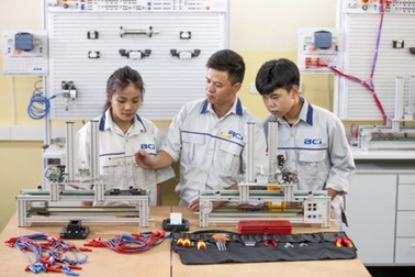 Trường nghề tổ chức thi tốt nghiệp các môn nào theo hình thức trực tuyến?