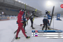 Vụt gậy và tông ngã đối thủ, vận động viên nhận cái kết đắng