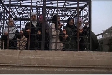 Lực lượng nổi dậy Syria dùng người dân làm bia đỡ đạn