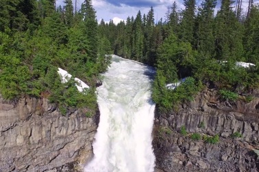 Thác Helmcken cuốn hút bốn mùa