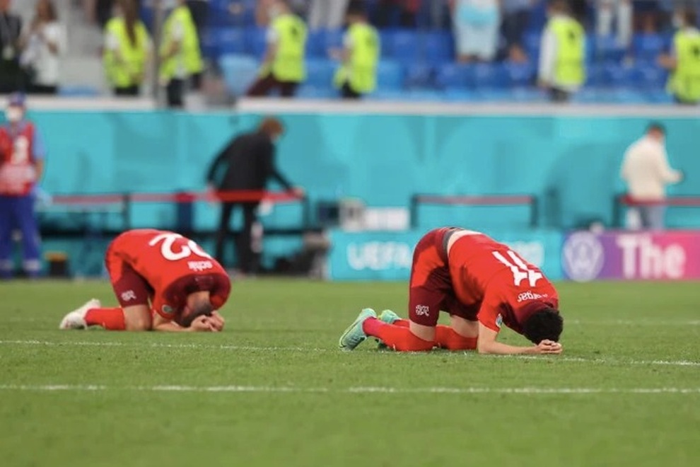 Nước mắt tuyển Thụy Sỹ sau loạt luân lưu kỳ lạ với Tây Ban Nha - 6 Nước mắt tuyển Thụy Sỹ sau loạt luân lưu kỳ lạ với Tây Ban Nha - 6