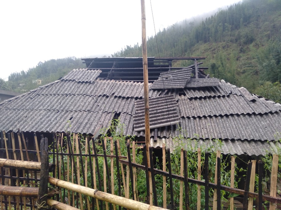 Mưa đá giông lốc làm 3 người chết, 16 người bị thương, 6.000 nhà hư hỏng - 2 Mưa đá giông lốc làm 3 người chết, 16 người bị thương, 6.000 nhà hư hỏng - 2