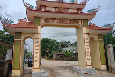 Hàng trăm dân hợp sức truy đuổi, vây bắt hơn 20 tên côn đồ đập phá cổng làng