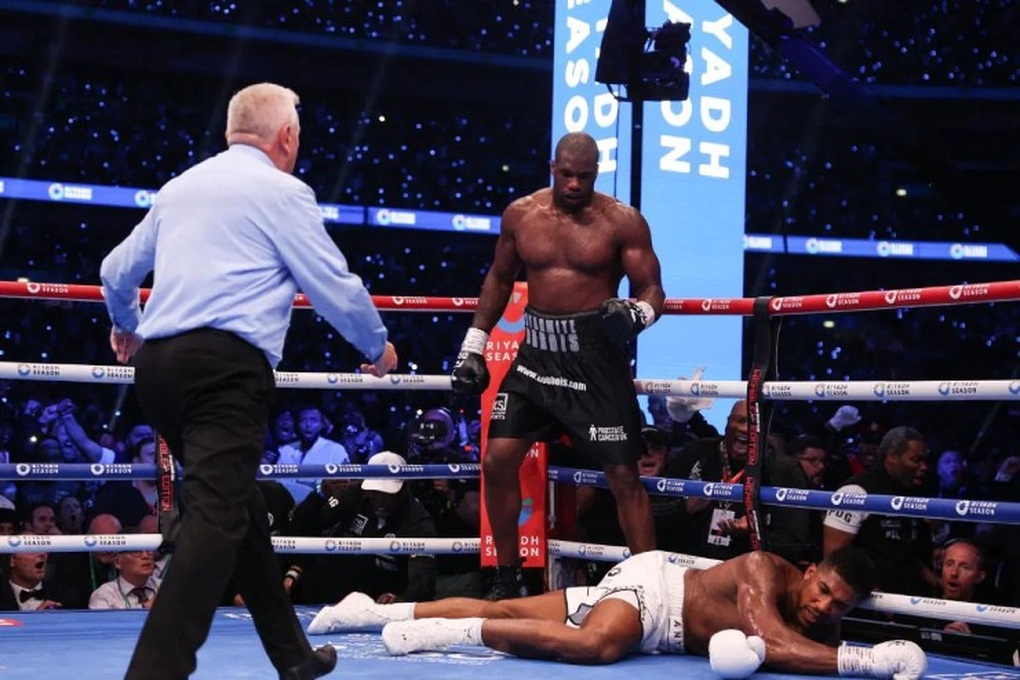 Anthony Joshua bị hạ knock-out ngỡ ngàng ở trận tranh đai vô địch quyền anh - 3